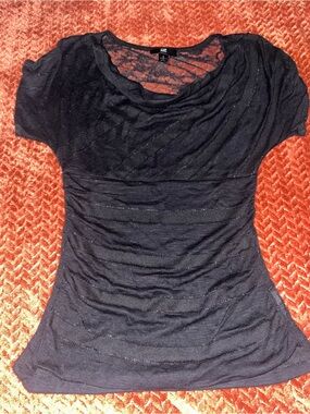 IZ black scoop neck back lace Women's Short Sleeve Scoop Neck Top. Size S